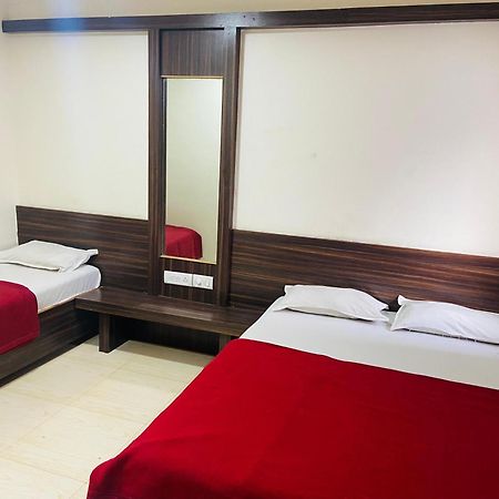 Hotel Sai Bhawani Ширди Екстериор снимка