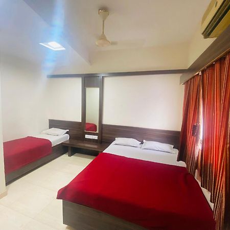 Hotel Sai Bhawani Ширди Екстериор снимка