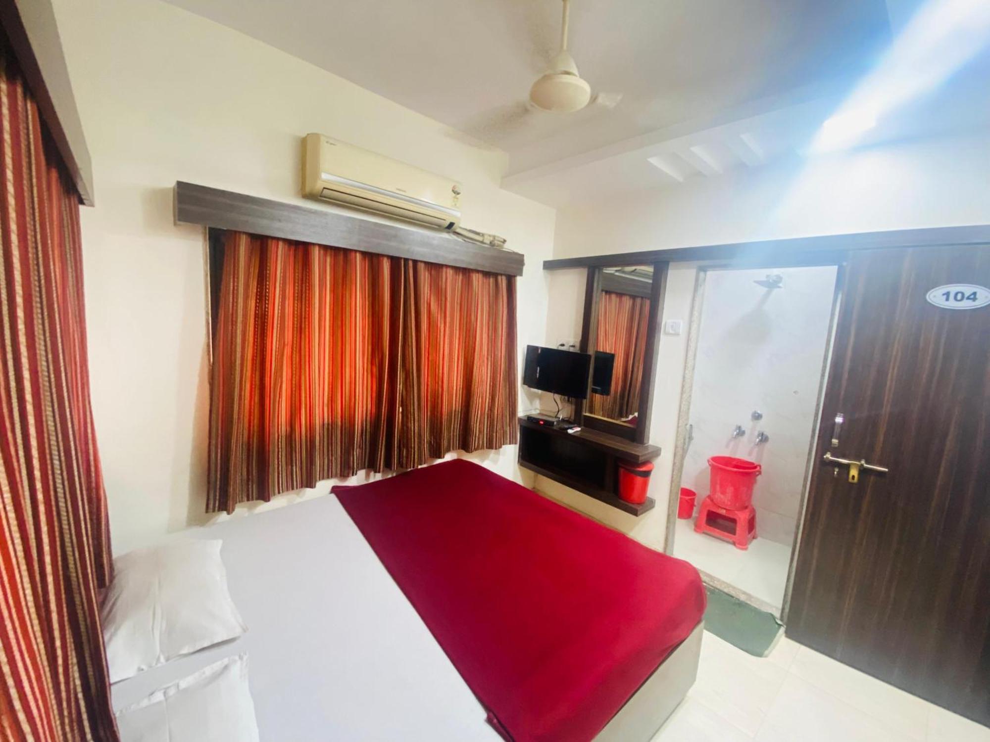 Hotel Sai Bhawani Ширди Екстериор снимка