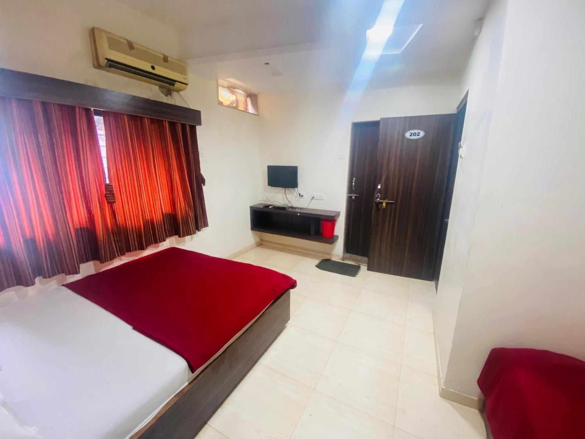 Hotel Sai Bhawani Ширди Екстериор снимка